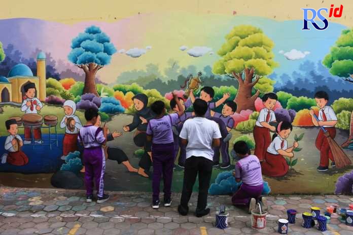 Peserta didik SD N candi 01 Semarang belajar melukis bersama. (NUR CHAMIM/JAWA POS RADAR SEMARANG)