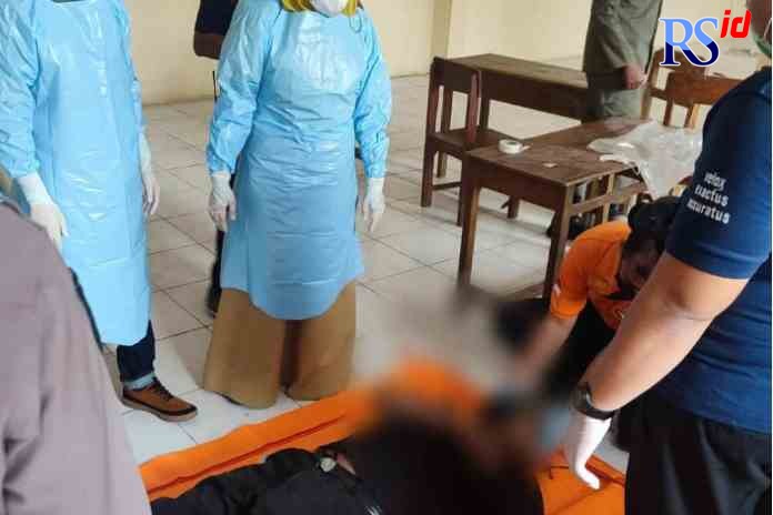 OLAH TKP : Pihak kepolisian lakukan olah TKP di lokasi kejadian. (Istimewa)