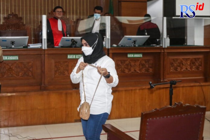 Asisten rumah tangga (ART) Ferdy Sambo Susi dihadirkan sebagai saksi dalam sidang kasus pembunuhan berencana terhadap Nofriansyah Yosua Hutabarat atau Brigadir J, dengan terdakwa Richard Eliezer Pudihang Lumiu atau Bharada E di Pengadilan Negeri (PN) Jaka