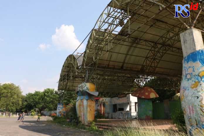 Lokasi taman Eks Wonderia yang saat ini mangkrak akan segera dikembangkan untuk memperkuat simpul ekonomi di Simpang Lima Kedua Kota Semarang. (Dokumentasi Jawa Pos Radar Semarang)