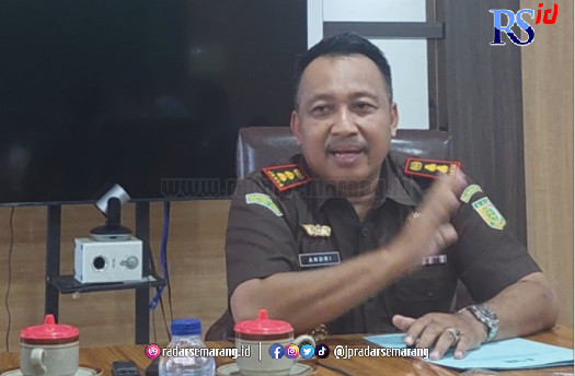 PAPARAN : Kajari Demak Andri Kurniawan SH bersama jajaran menyampaikan refleksi akhir tahun. (Wahibpribadi/jawapos radar semarang)