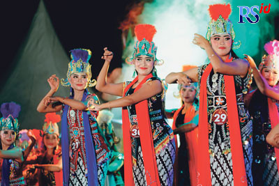 Penampilan para penari lengger dalam ajang grand final Lengger Idol Wonosobo Jumat (23/12) lalu. (Istimewa)