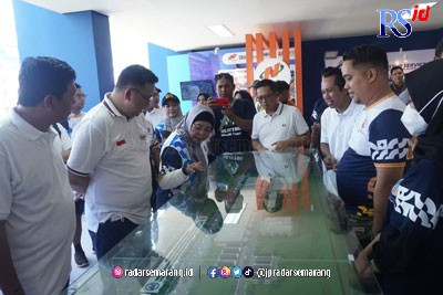 Pimpinan KITB bersama Forkopimda Batang meninjau peta kawasan KITB. (Istimewa)