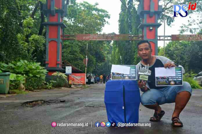 LANGGANAN JUARA: Satria Yustria Graha Saputra saat mengikuti kontes burung berkicau jenis Anis Merah. (ISTIMEWA)
