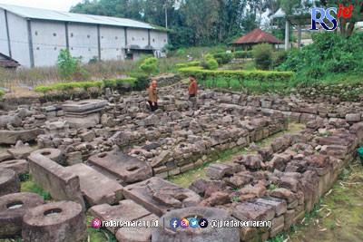 Batu-batu reruntuhan Candi Gondosuli tertata rapi dan belum diketahui bentuk aslinya. (ADDIN ALFATH/ JAWA POS RADAR SEMARANG)