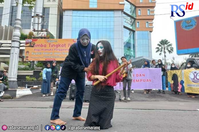 Para aktivis pembela perempuan dan anak memperingati 16 Hari Anti Kekerasan Terhadap Perempuan melakukan aksi teaterikal beberapa waktu lalu. (Istimewa)
