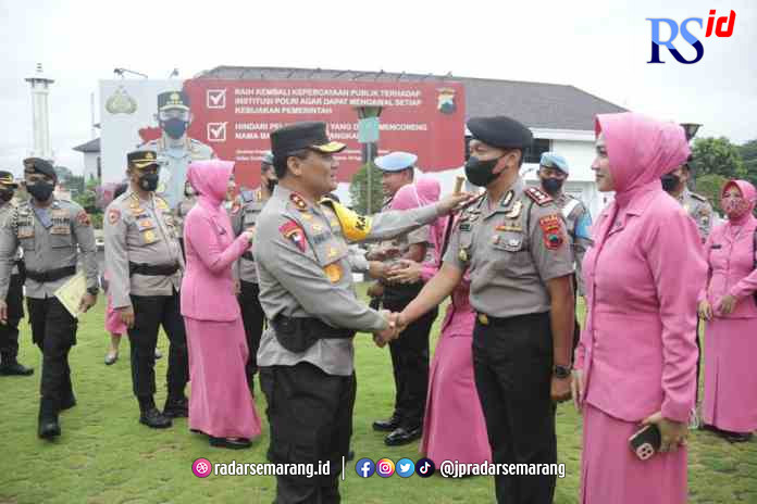 APRESIASI KINERJA : Kapolda Jateng Irjen Pol Ahmad Luthfi saat memimpin acara Korp Raport dan Upacara Personel Mapolda Jateng, Jumat (30/12) kemarin. (ISTIMEWA)