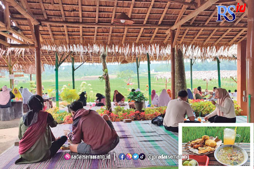 Konsumen Soto Sawah Mbak Tutik menikmati pemandangan alam sambil makan dengan lesehan. (IDA FADILAH/JAWA POS RADAR SEMARANG)