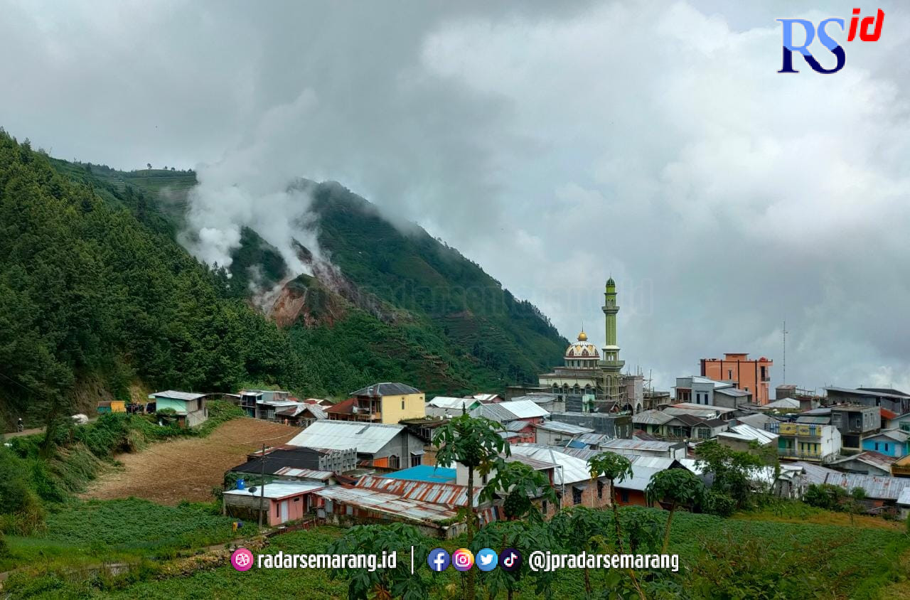 Caption: Kondisi Dusun Rejosari, Desa Pranten yang berdekatan dengan kawah di Pegunungan Dieng. (RIYAN FADLI/JAWA POS RADAR SEMARANG)