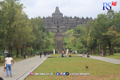 Suasana di Candi Borobudur. (ROFIK SYARIF G P/JAWA POS RADAR SEMARANG)