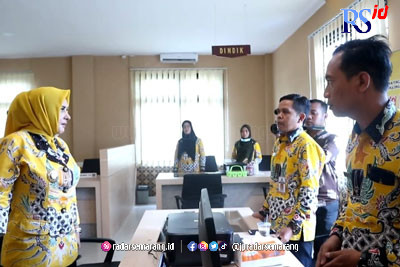 Bupati Pekalongan Fadia Arafiq saat mengecek Mal Pelayanan Publik sebelum diluncurkan, beberapa waktu lalu. (Istimewa)