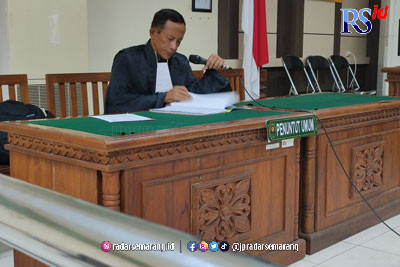 JPU membacakan dakwaan kasus korupsi atas Mantan Sekda Pemalang Mohammad Arifin di Pengadilan Tipikor Semarang, Kamis (19/1). (IDA FADILAH/JAWA POS RADAR SEMARANG)