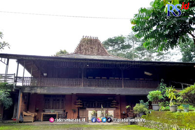 Seluruh bangunan Kampoeng Djowo Sekatul mengusung konsep rumah Jawa yang serba kayu dengan suasana yang eksotis. (INDAH/JAWA POS RADAR SEMARANG)