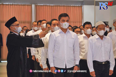 Pelantikan anggota PPS Pemilu 2024 Kota Magelang, di Gedung Wanita, Selasa (24/1). (WARIH KARISMA/JAWA POS RADAR SEMARANG)