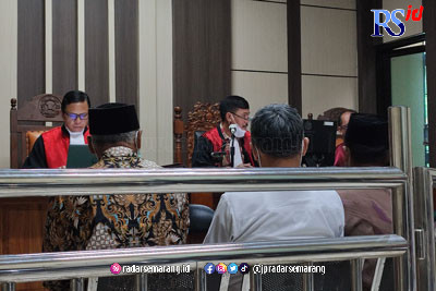 Perangkat Desa Tanjunganyar menjadi saksi kasus suap seleksi perades di Pengadilan Tipikor Semarang, Kamis (19/1). (IDA FADILAH/JAWA POS RADAR SEMARANG)