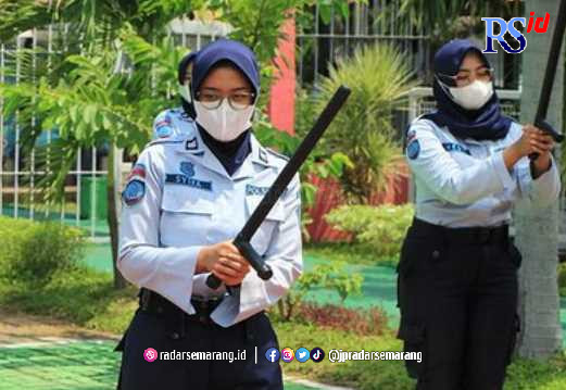 Petugas Lapas Perempuan mendapatkan pelatihan bela diri. (Istimewa)