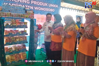 Bupati Wonosobo Afif Nurhidayat meresmikan 29 produk UMKM Wonosobo yang mampu menembus pasar ritel modern Kamis (26/1). (Istimewa)