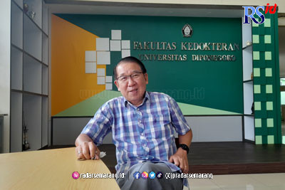 Dosen Fakultas Kedokteran Undip, Prof Dr dr Hardhono Susanto PAK(K). (INDAH WULANSARI/JAWA POS RADAR SEMARANG)