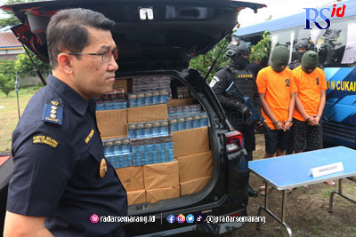 DJBC Kanwil Jateng dan DIY berhasik mengamankan pelaku dan menyita ratusan batang rokok ilegal senilai Rp 713 juta. (NUR CHAMIM/JAWA POS RADAR SEMARANG)