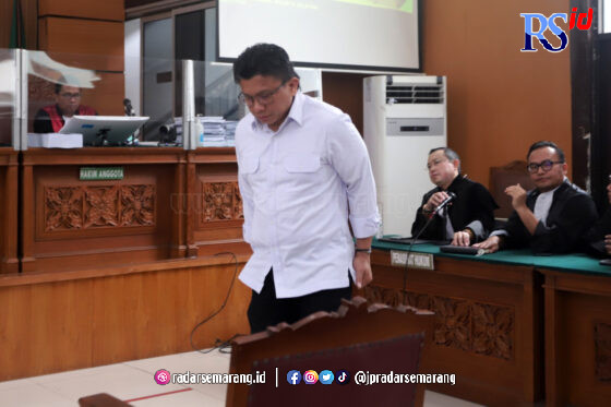 Terdakwa Ferdy Sambo saat mengikuti sidang lanjutan sidang dengan agenda pembacaan tuntutan Jaksa di Pengadilan Negeri Jakarta Selatan, Selasa (17/1/2023). Mantan Kadiv Propam Polri Ferdy Sambo dituntut penjara seumur hidup. Ferdy sambo diyakini jaksa ber