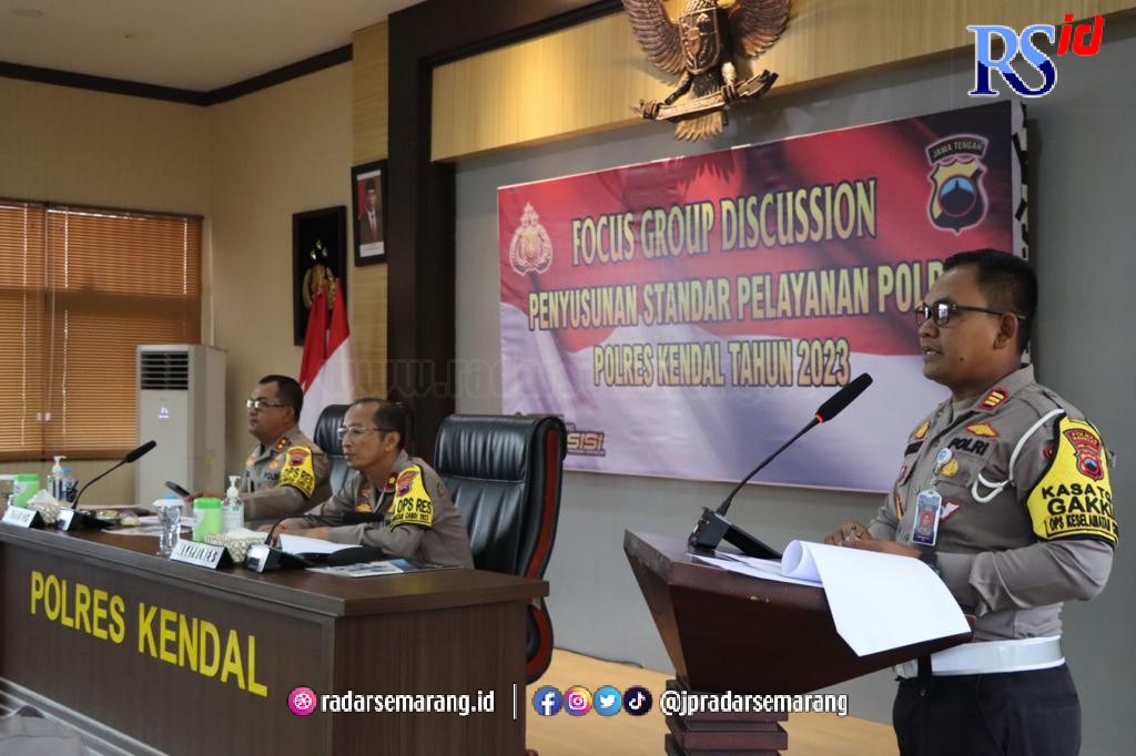 Penyusunan standar pelayanan Polri Polres Kendal 2023 dengan tokoh masyarakat, akademisi dan tokoh agama. (BUDI SETIYAWAN/JAWA POS RADAR SEMARANG ANDALAN)