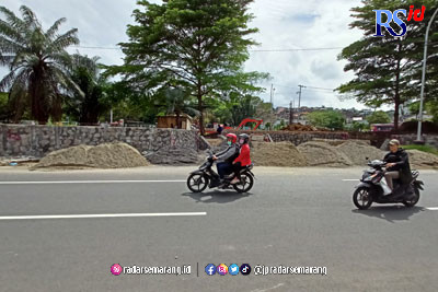 Taman Singosari yang dijadikan Simpang Lima kedua harus direvisi ulang karena desain awal dinilai tidak sesuai. (ADENNYAR WYCAKSONO/JAWA POS RADAR SEMARANG)