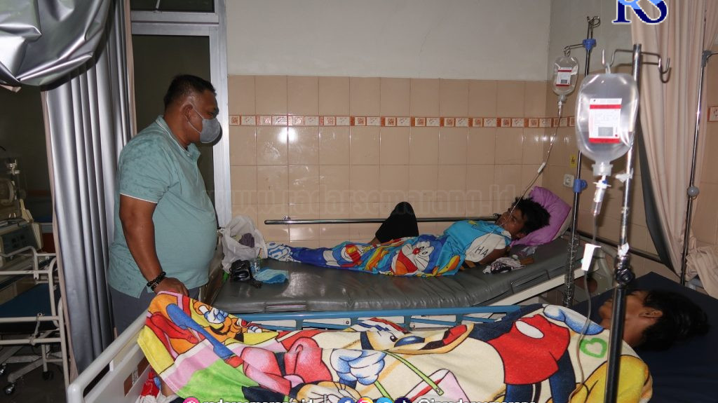 Warga dilarikan ke puskesmas karena mengalami keracunan makanan usai menghadiri resepsi pernikahan di Desa Babakan, Kecamatan Tenjo, Sabtu (12/2) malam. (IST)