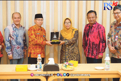 Sekda Kabupaten Magelang Adi Waryanto bersama Dirut PT BPR Bank Bapas 69 (Perseroda), Rohmad Widodo menerima kunker Pemkab Tegal. (Istimewa)