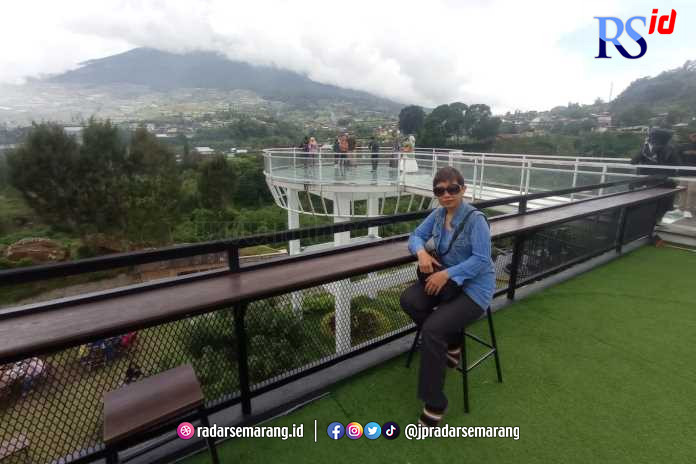 Denok Yustiani gemar mengisi TTS dan bisa menyelesaikannya dalam 15 menit saja.  (Istimewa)