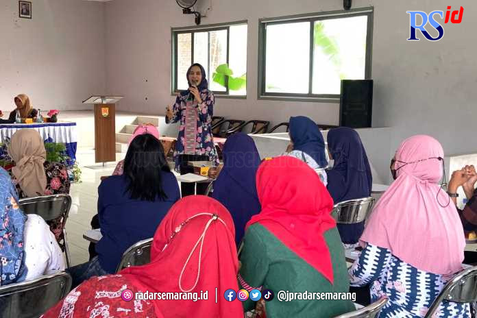 Ketua Komisi D DPRD Kota Semarang Swasti Aswagati saat menyampaikan sosialisasi di Kantor Korsatpen Semarang Utara, Kamis (16/2). (KHAFIFAH ARINI PUTRI/JAWA POS RADAR SEMARANG)