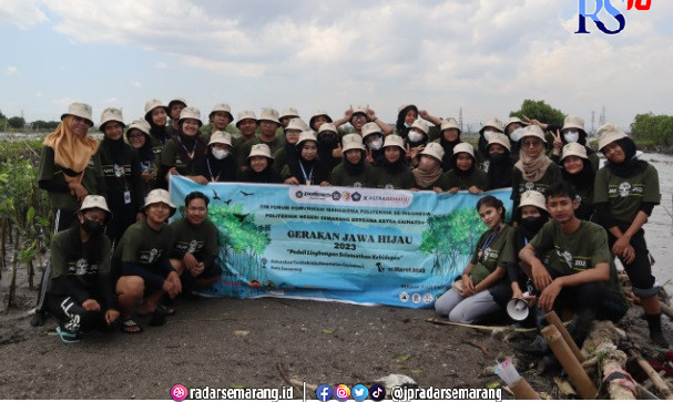 Semarang, TOM Astra Daihatsu dibantu relawan dan masyarakat, menanam bibit mangrove di pantai Tambakrejo, Semarang Utara. (Ist)