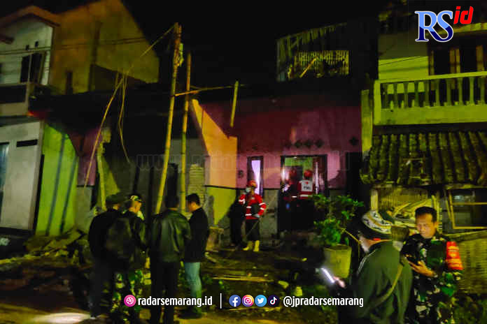 Polresta Magelang saat olah TKP. (M. Iqbal Amar/JAWA POS RADAR SEMARANG)