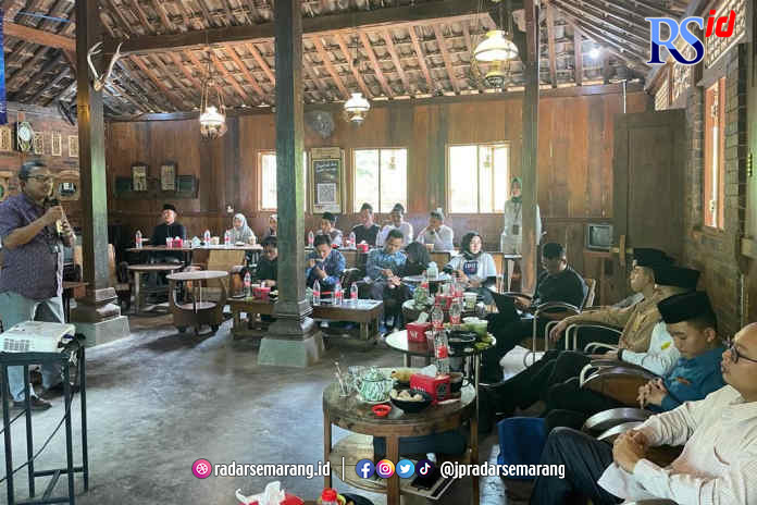 Suasana penerapan platform sarana pendidikan digital di AMK Muhammadiyah Bawang. (Istimewa)