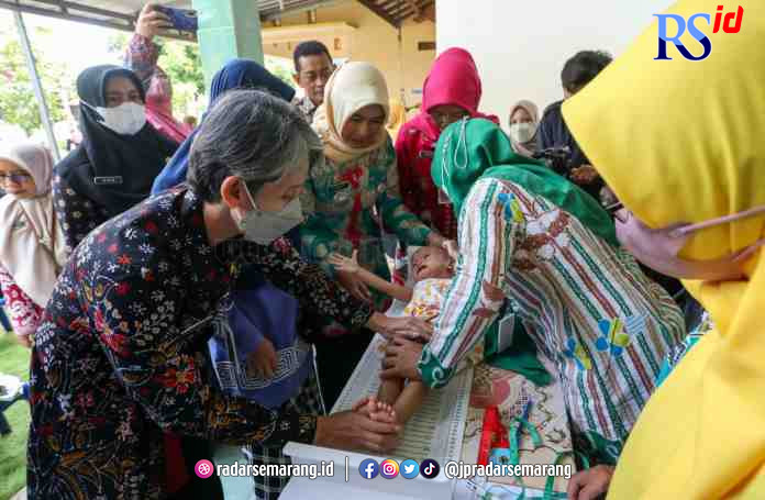 PENANGANAN STUNTING : Berat badan ribuan balita di Kabupaten Cilacap berhasil naik berkat program pencegahan stunting bernama Kancing Merah yang diluncurkan Gubernur Jateng Ganjar Pranowo beberapa waktu lalu. (ISTIMEWA)