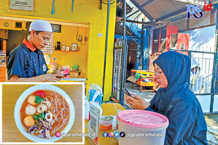 Warung Makan Murah Berkah Spesialis Tom Yam menyediakan menu mancanegara khas Thailand. Perpaduan bakso dan Tom Yam menggugah selera, ada rasa asam manis pedas, dan sangat cocok di lidah orang Jawa. (IDA FADILAH/JAWA POS RADAR SEMARANG)