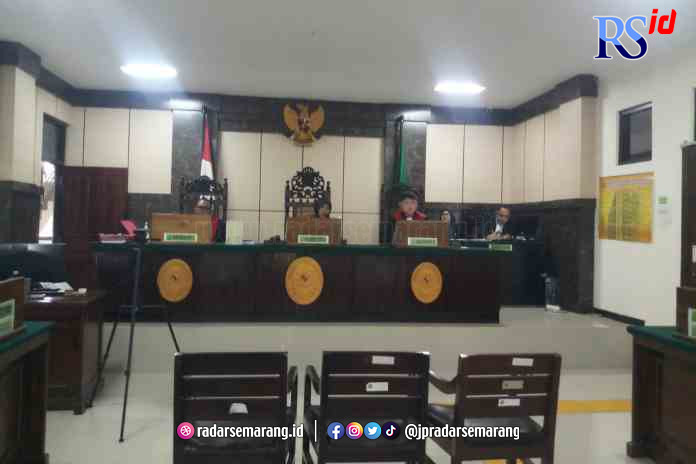 SIDANG: Suasana sida¬ng putusan Agus Muly¬adi di Pengadilan Ne¬geri Batang. (IST)