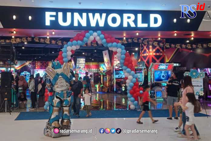 Destinasi permainan di kota Semarang makin bertambah, dengan hadirnya Funworld di lantai 2 Mall The Park Semarang. (Sulistiono)