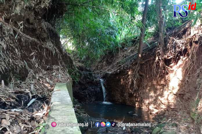 Lokasi Sendang Aren di Kelurahan Pudakpayung, Kecamatan Banyumanik, Kota Semarang, terus dirawat warga sekitar. (Mg4/Mg5/Jawa Pos Radar Semarang)