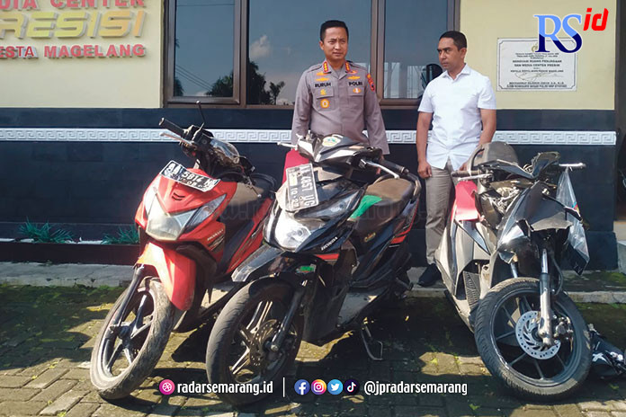 Sepeda motor milik pelaku dan korban disita petugas kepolisian sebagai barang bukti kasus pembacokan di Kayupuring, Banyusari, Grabag pekan lalu (4/3). (M. Iqbal Amar/Jawa Pos Radar Semarang)