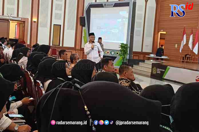 PERKUAT EKOSISTEM HAJI : Direktur Pelayanan Haji Luar Negeri Kemenag RI Subhan Cholid saat menyampaikan materi dalam Bimtek Terintegrasi Dengan Kementerian Kesehatan PPIH Arab Saudi Tahun 1444 H/2023 M di Asrama Pondok Haji Pondok Gede Jakarta Timur Kamis