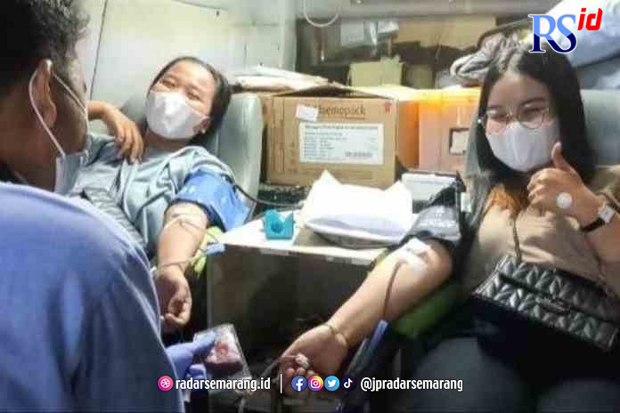 JEMPUT PENDONOR: PMI Kabupaten Pekalongan melakukan jemput bola pendonor di Masjid Al Muhataram, Kajen, Kamis (6/4).(IST)