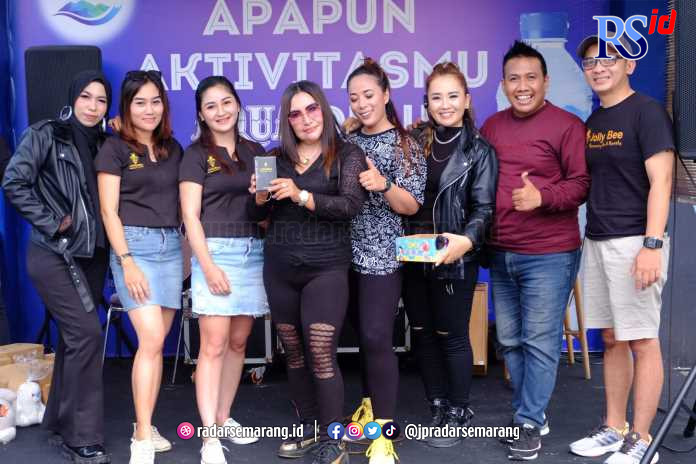 Jollybee berkolaborasi dengan Devi D