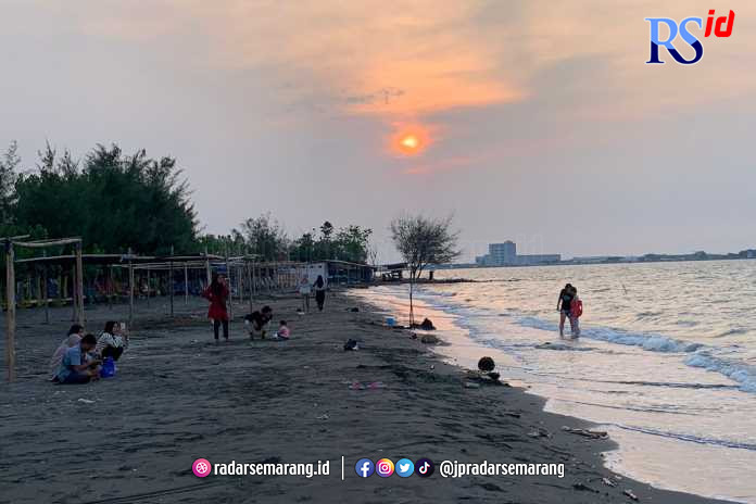 Pantai Ngebum, Kaliwungu, siap menyambut wisatawan saat libur Lebaran 2023. (DEVI KHOFIFATUR RIZQI/ JAWA POS RADAR SEMARANG)