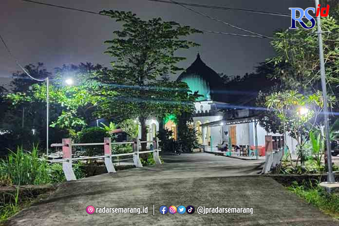 BUTUH PERHATIAN: Kondisi makam Habib Luhung atau Mbah Luhung di Jalan Tunggu Raya Timur, Perum Cluster Dahlia, Meteseh, Tembalang kurang terawat.(ISTIMEWA)