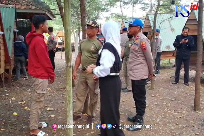 Satpol-PP Kabupaten Batang menertibkan tempat-tempat yang dicurigai digunakan untuk mesum pasangan muda-mudi. (Istimewa)