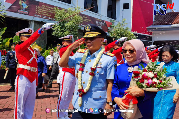 Prosesi lepas sambut Kakanwil Kemenkumham Jateng A Yuspahruddin yang memasuki masa purna bhakti, Rabu (31/5). (IDA FADILAH/JAWA POS RADAR SEMARANG)