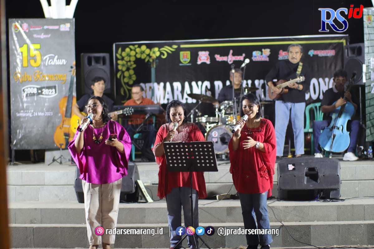 Caption : Seniman Musik Keroncong Semarang tampil di perayaan 15 Tahun Komunitas Waroeng Keroncong Semarang, yang di gelar di Taman Kedondong, Lamper, Rabu malam (24/5/23). (Ist)