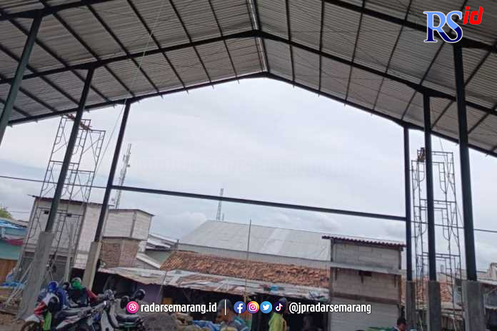 Salah satu sudut bangunan los ikan di Pasar Sayung, Kecamatan Sayung. (Wahib Pribadi/Jawa Pos Radar Semarang)