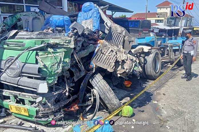 Truk tangki penyebab kecelakaan di jalur tengkorak Dusun Gondang, Desa Kalikuto, Kecamatan Kertek yang sudah tidak terbe ntuk lagi. (Istimewa)
