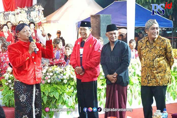 Bupati Magelang Zaenal Arifin bersama anggota DPR RI Ir Sudjadi dan saat menghadiri ground breaking sekaligus tasyakuran Embung Tajan di Desa Gumelem, Kecamatan Pakis kemarin (21/5). (Istimewa)